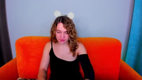 Snapshot of milkablond chatting on 02.26.25 milkablond online show from 02.26.25
