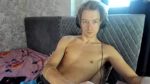 Snapshot of milkiwy chatting on 09.12.25 Isaac online show from 09.12.25