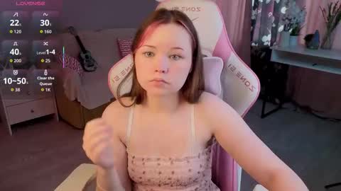 Snapshot of milky_basement chatting on 10.04.25 milky_basement online show from 10.04.25