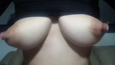 Snapshot of milkycandycce chatting on 02.02.25 C online show from 02.02.25