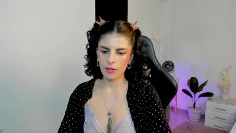 Snapshot of milla_pixxie chatting on 12.08.24 Milagros online show from 12.08.24