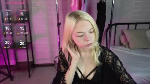 Snapshot of millaholt chatting on 11.13.25 Hello Im Mila online show from 11.13.25
