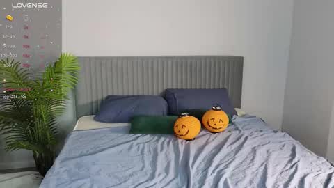 Snapshot of millaholt chatting on 11.14.25 Hello Im Mila online show from 11.14.25