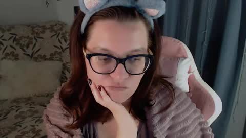 Snapshot of millapoolys chatting on 04.29.26 Milla online show from 04.29.26