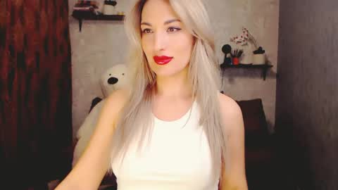 Snapshot of millaxqueen chatting on 02.10.25 MillaXQueen online show from 02.10.25