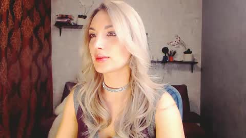 Snapshot of millaxqueen chatting on 02.14.25 MillaXQueen online show from 02.14.25