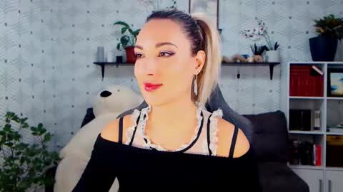 MillaXQueen online show from 11.14.25