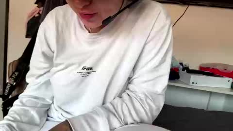 Im girl my name is Johana  online show from 10.31.25