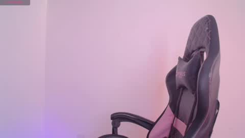 Snapshot of millie_bobby_ chatting on 02.26.26 Millie Bobby online show from 02.26.26