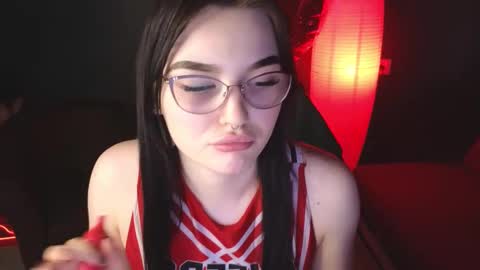 Snapshot of milliedoll chatting on 03.01.25 Millie online show from 03.01.25