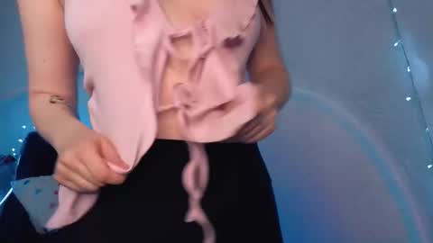 Snapshot of milliedoll chatting on 09.23.25 Millie online show from 09.23.25