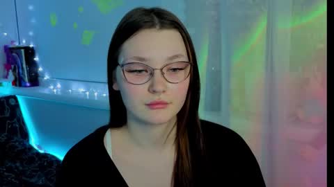 Snapshot of milliedoll chatting on 10.09.25 Millie online show from 10.09.25