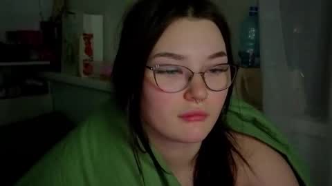 Snapshot of milliedoll chatting on 10.19.25 Millie online show from 10.19.25