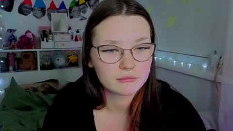 Snapshot of milliedoll chatting on 10.20.25 Millie online show from 10.20.25