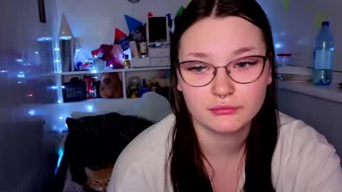 Snapshot of milliedoll chatting on 11.01.25 Millie online show from 11.01.25