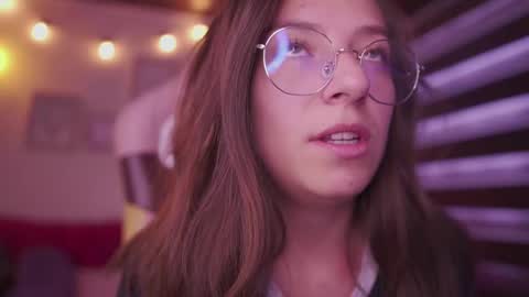 Snapshot of milly_kenner chatting on 12.14.25 MILLY online show from 12.14.25