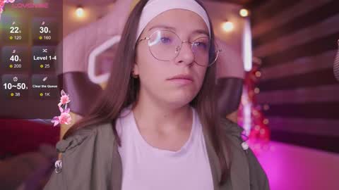 Snapshot of milly_kenner chatting on 12.19.25 MILLY online show from 12.19.25