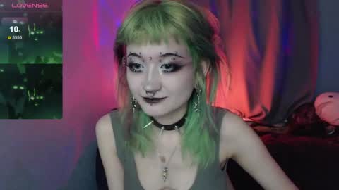 Snapshot of milten_trish chatting on 05.17.26 milten_trish online show from 05.17.26