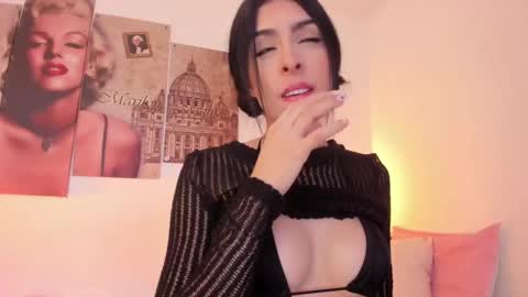 Snapshot of milu_cooper chatting on 10.13.25 milu modelo independiente .onlyfans kmila model online show from 10.13.25