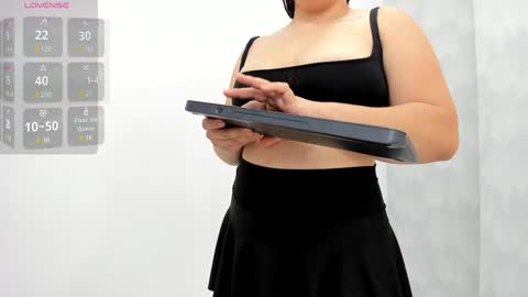 Snapshot of milu_gomez chatting on 02.04.25 Milu Gomez online show from 02.04.25