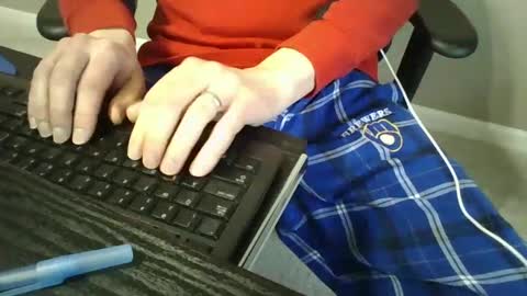 Snapshot of milwaukeebadger24 chatting on 02.28.25 milwaukeebadger24 online show from 02.28.25