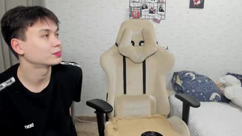 Snapshot of milymi_ chatting on 02.22.25 Milena and Jasper online show from 02.22.25