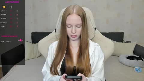 Snapshot of milymi_ chatting on 09.22.25 Milena and Jasper online show from 09.22.25