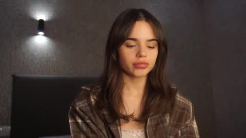 Snapshot of milyyclaars chatting on 03.04.26 Linda online show from 03.04.26