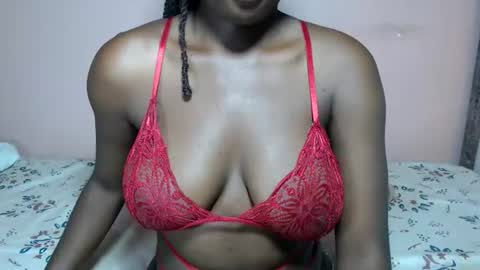 Snapshot of mimiebony chatting on 06.14.26 mimiebony online show from 06.14.26