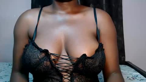 Snapshot of mimiebony chatting on 07.28.26 mimiebony online show from 07.28.26