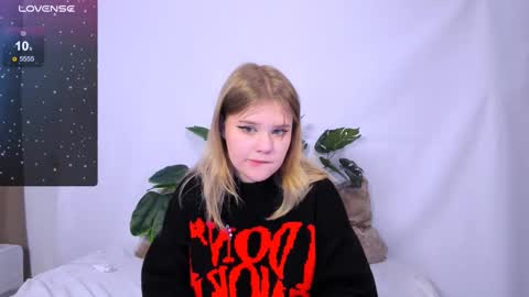 hi Im Mina  online show from 03.04.25