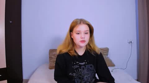 hi Im Mina  online show from 10.12.25