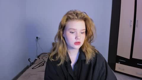 hi Im Mina  online show from 11.21.25