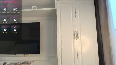 Snapshot of mina_moons chatting on 11.16.25 Mina online show from 11.16.25