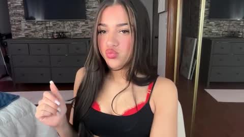 Snapshot of minahoneyy38 chatting on 02.05.26 Mina online show from 02.05.26