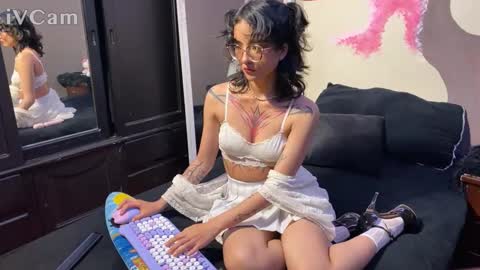 Snapshot of minami_suki chatting on 02.05.26 Suki 3 online show from 02.05.26