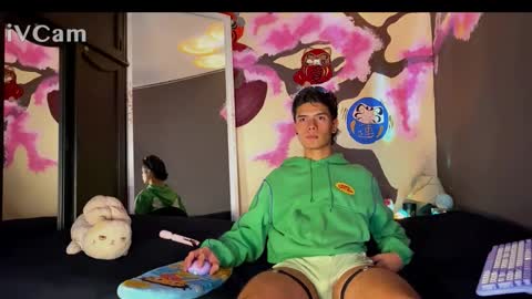 Snapshot of minami_suki chatting on 02.25.26 Suki 3 online show from 02.25.26