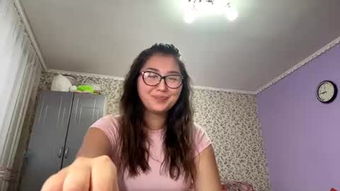 Snapshot of minavibe chatting on 07.15.26 minavibe online show from 07.15.26