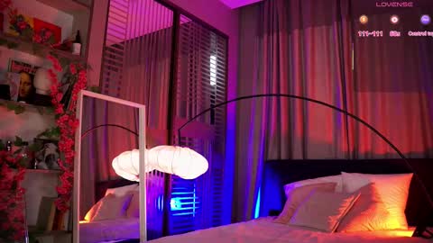 Snapshot of mind__game chatting on 10.11.25 Frances  Next streams Thu Fri Sat 8am -  4pm GMT3 online show from 10.11.25