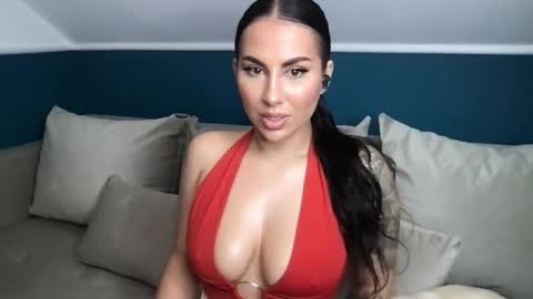 Snapshot of mindy_erotic chatting on 10.31.25 Mindy online show from 10.31.25