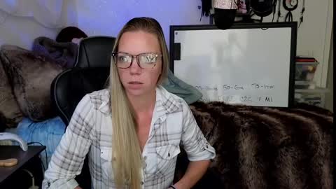 Mindy Mars online show from 09.17.25