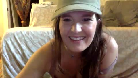 Snapshot of mindymounds chatting on 05.04.26 Mindy online show from 05.04.26