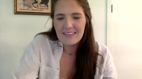 Snapshot of mindymounds chatting on 05.18.26 Mindy online show from 05.18.26