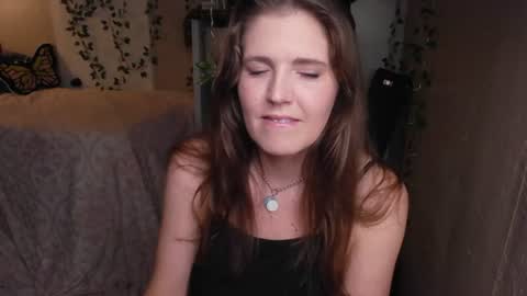 Snapshot of mindymounds chatting on 07.17.26 Mindy online show from 07.17.26