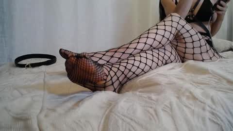 Snapshot of mindyourmanners_ chatting on 10.12.25 mindyourmanners_ online show from 10.12.25