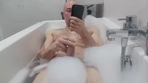 Snapshot of minge68 chatting on 03.18.26 minge68 online show from 03.18.26