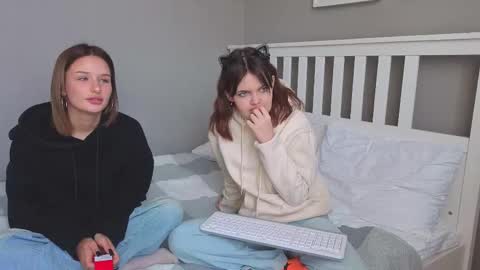 KarinaLeila online show from 09.18.25