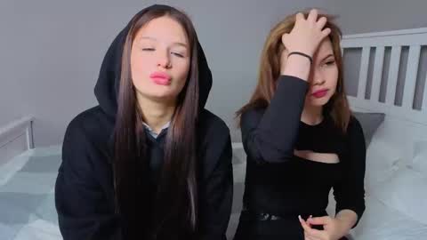 KarinaLeila online show from 10.15.25