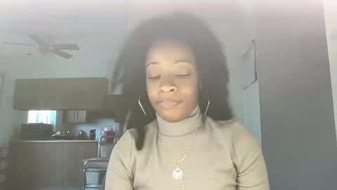 Snapshot of mini_luv chatting on 12.04.25 SLIPSLID online show from 12.04.25