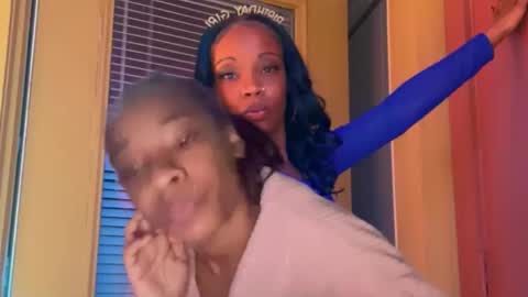 Snapshot of mini_luv chatting on 03.02.26 SLIPSLID online show from 03.02.26